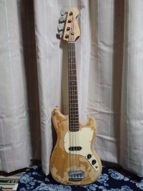 Squier Musicmaster Bass: 発条仕掛 Unofficial